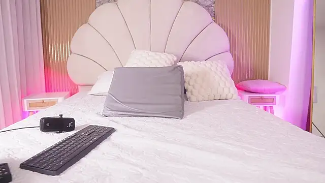 Snapshot of mssburbuja chatting on 11/20/25, 03:07 mssburbuja online show from 11/20/25, 03:07