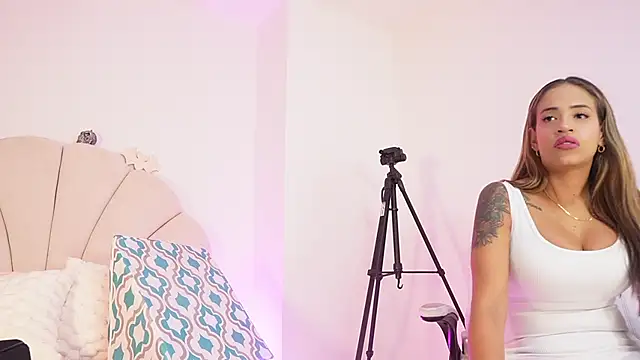 Snapshot of mssburbuja chatting on 10/29/25, 03:16 mssburbuja online show from 10/29/25, 03:16