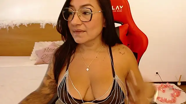 lucy luu  online show from 10/05/25, 03:47