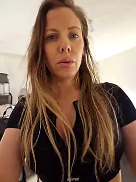 novaforyou1 online show from 10/30/25, 04:37