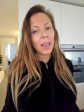 novaforyou1 online show from 12/15/25, 08:42