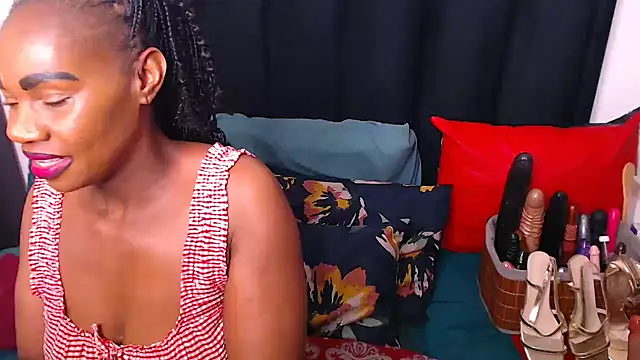 Snapshot of sexybootylicious chatting on 11/05/25, 09:01 sexybootylicious online show from 11/05/25, 09:01