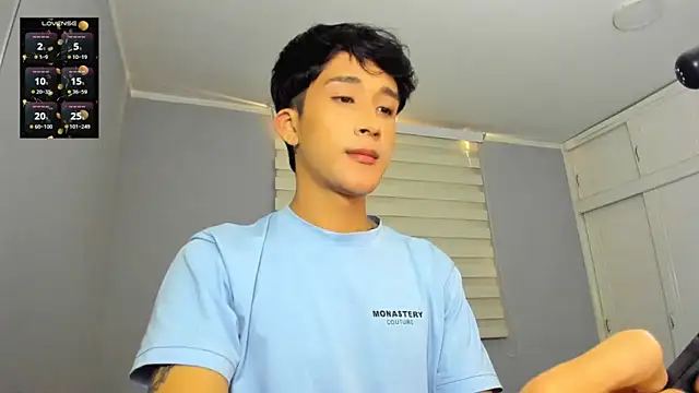 Snapshot of tom_Howard chatting on 10/20/25, 11:44 tom Howard online show from 10/20/25, 11:44