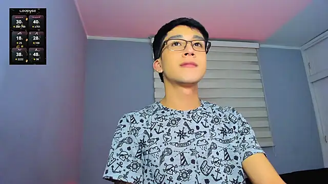 Snapshot of tom_Howard chatting on 10/30/25, 03:05 tom Howard online show from 10/30/25, 03:05