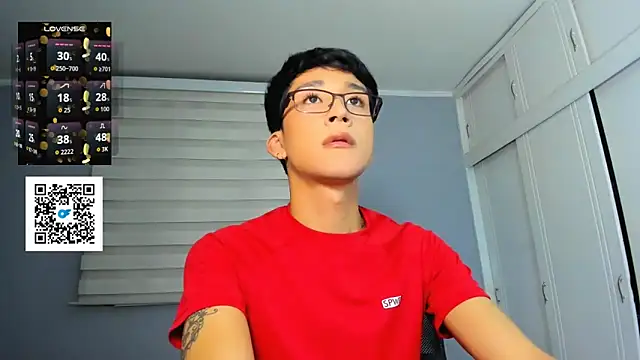 Snapshot of tom_Howard chatting on 09/19/25, 11:53 tom Howard online show from 09/19/25, 11:53