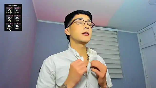 Snapshot of tom_Howard chatting on 10/25/25, 11:27 tom Howard online show from 10/25/25, 11:27