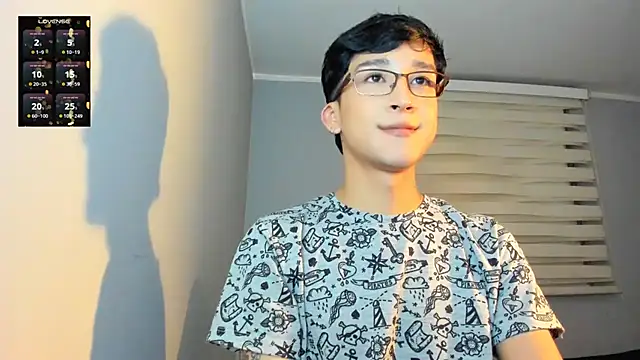 Snapshot of tom_Howard chatting on 10/16/25, 04:32 tom Howard online show from 10/16/25, 04:32