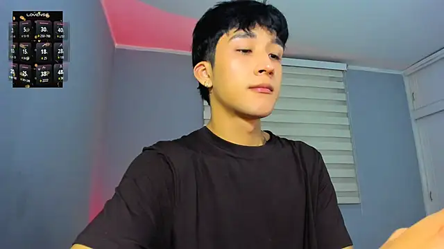 Snapshot of tom_Howard chatting on 11/18/25, 01:43 tom Howard online show from 11/18/25, 01:43