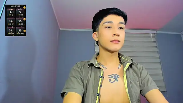 Snapshot of tom_Howard chatting on 10/30/25, 07:11 tom Howard online show from 10/30/25, 07:11