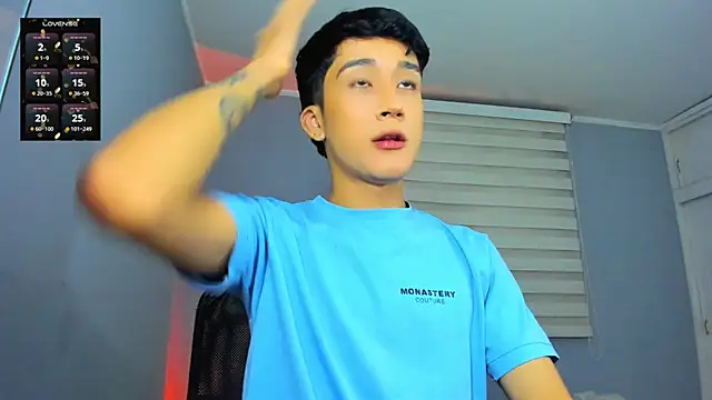 Snapshot of tom_Howard chatting on 11/08/25, 12:47 tom Howard online show from 11/08/25, 12:47