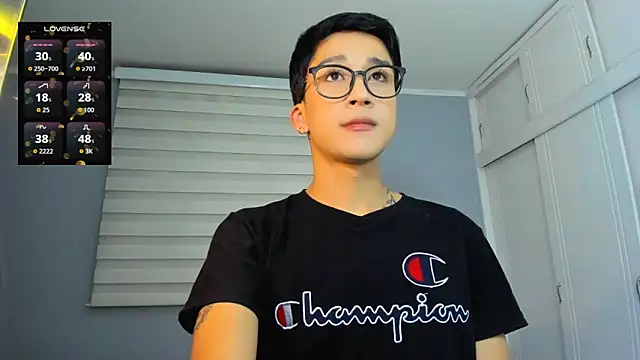 Snapshot of tom_Howard chatting on 09/09/25, 03:05 tom Howard online show from 09/09/25, 03:05