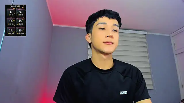 Snapshot of tom_Howard chatting on 11/06/25, 01:53 tom Howard online show from 11/06/25, 01:53