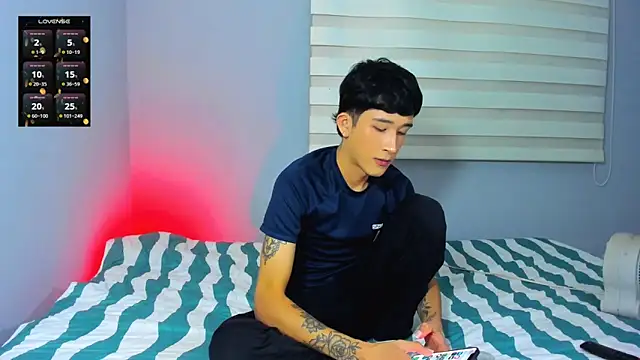 Snapshot of tom_Howard chatting on 11/16/25, 02:05 tom Howard online show from 11/16/25, 02:05