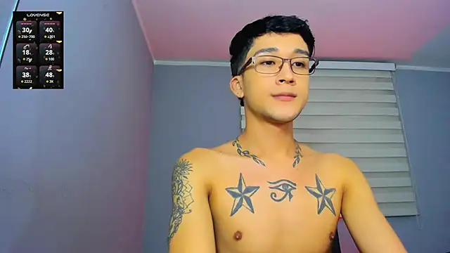 Snapshot of tom_Howard chatting on 10/28/25, 02:45 tom Howard online show from 10/28/25, 02:45