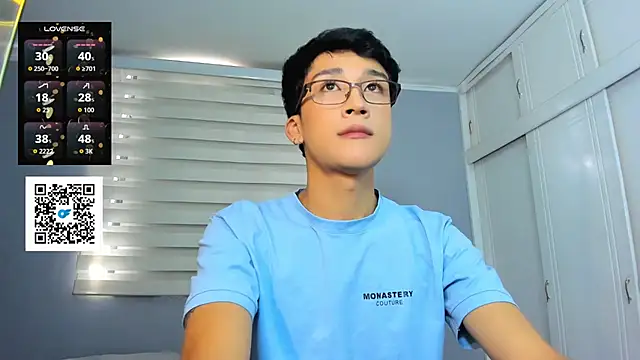 Snapshot of tom_Howard chatting on 09/23/25, 02:35 tom Howard online show from 09/23/25, 02:35