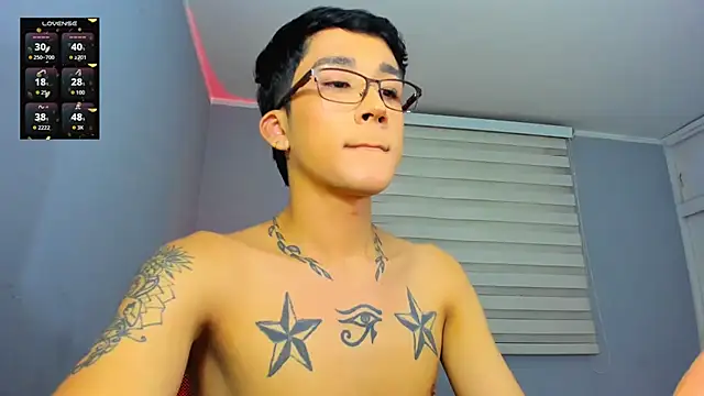 Snapshot of tom_Howard chatting on 11/11/25, 02:06 tom Howard online show from 11/11/25, 02:06