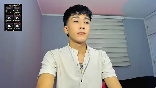 Snapshot of tom_Howard chatting on 10/21/25, 11:48 tom Howard online show from 10/21/25, 11:48