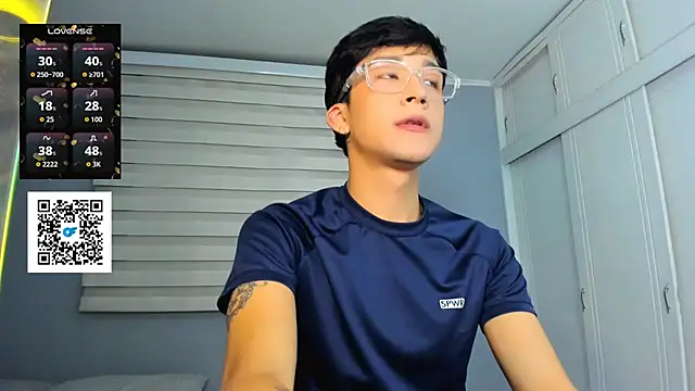 Snapshot of tom_Howard chatting on 09/27/25, 03:01 tom Howard online show from 09/27/25, 03:01