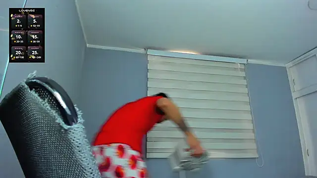 Snapshot of tom_Howard chatting on 11/04/25, 06:44 tom Howard online show from 11/04/25, 06:44