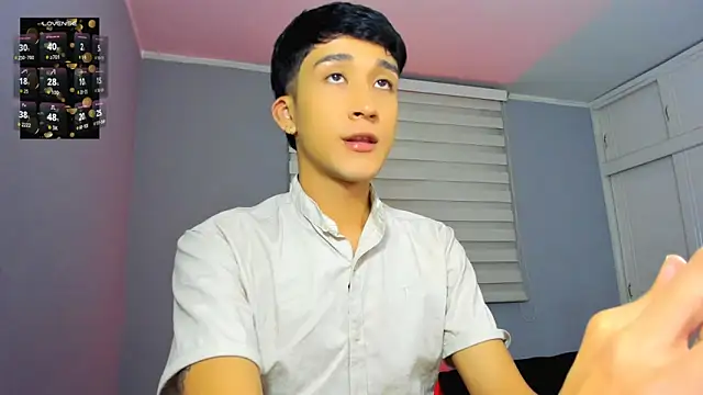 Snapshot of tom_Howard chatting on 10/29/25, 02:10 tom Howard online show from 10/29/25, 02:10