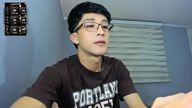 Snapshot of tom_Howard chatting on 10/12/25, 04:47 tom Howard online show from 10/12/25, 04:47