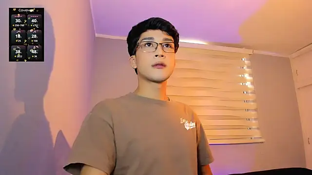 Snapshot of tom_Howard chatting on 10/14/25, 06:19 tom Howard online show from 10/14/25, 06:19