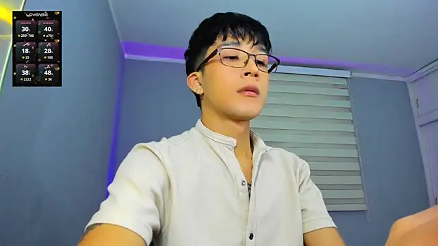 Snapshot of tom_Howard chatting on 12/01/25, 10:32 tom Howard online show from 12/01/25, 10:32