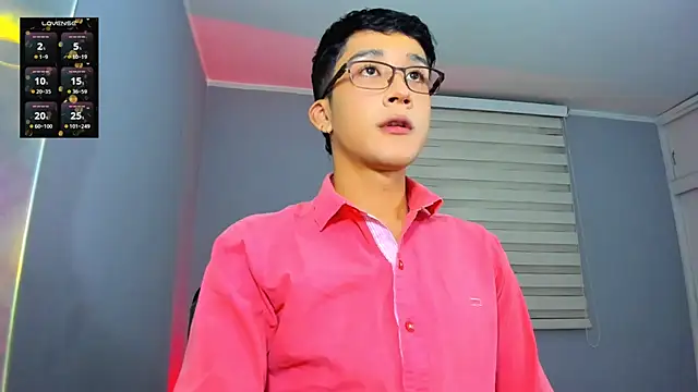 Snapshot of tom_Howard chatting on 12/03/25, 12:44 tom Howard online show from 12/03/25, 12:44