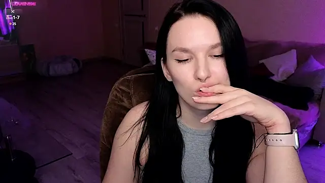 Snapshot of Val_lava chatting on 03/19/25, 10:20 Val lava online show from 03/19/25, 10:20