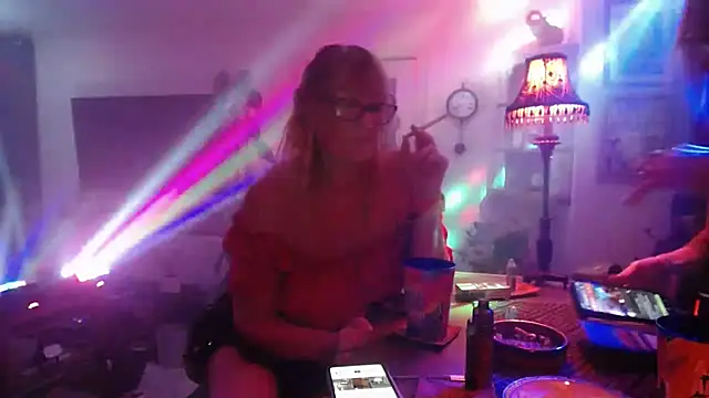 Snapshot of COUPLE4VOYEUR01 chatting on 10/04/25, 06:42 COUPLE4VOYEUR01 online show from 10/04/25, 06:42