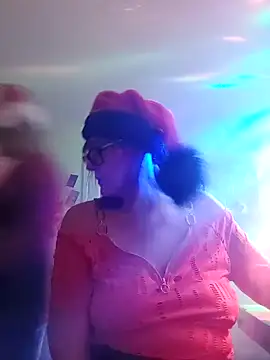 Snapshot of COUPLE4VOYEUR01 chatting on 12/21/24, 08:00 COUPLE4VOYEUR01 online show from 12/21/24, 08:00