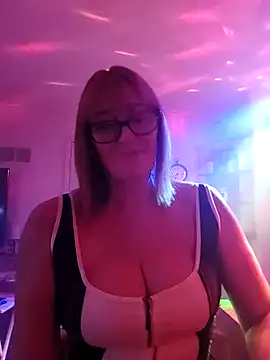 Snapshot of COUPLE4VOYEUR01 chatting on 12/14/24, 07:36 COUPLE4VOYEUR01 online show from 12/14/24, 07:36