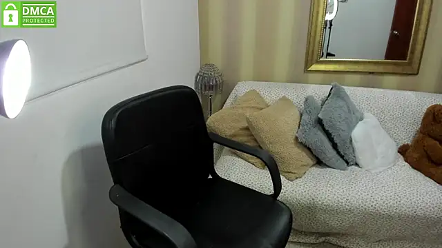 Snapshot of NicolettColin chatting on 09/30/25, 06:25 NicolettColin online show from 09/30/25, 06:25
