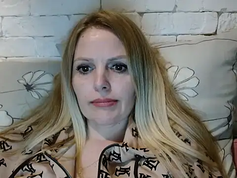 Angel girllovemy online show from 11/28/25, 04:29