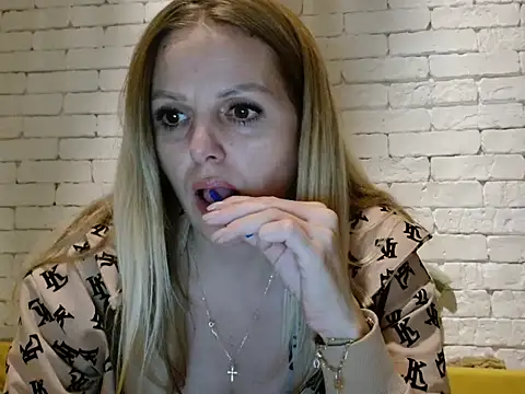 Angel girllovemy online show from 11/18/25, 06:00