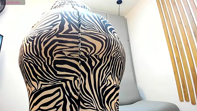 AlishaPalmer online show from 11/15/25, 12:20