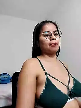 charlotte moineau online show from 12/28/24, 02:11