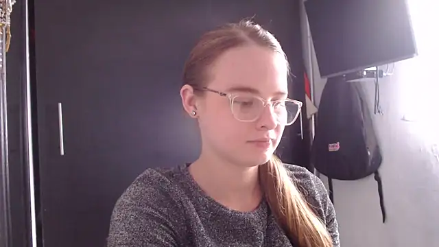 Snapshot of HellenMiyer1111 chatting on 02/14/25, 08:59 HellenMiyer1111 online show from 02/14/25, 08:59