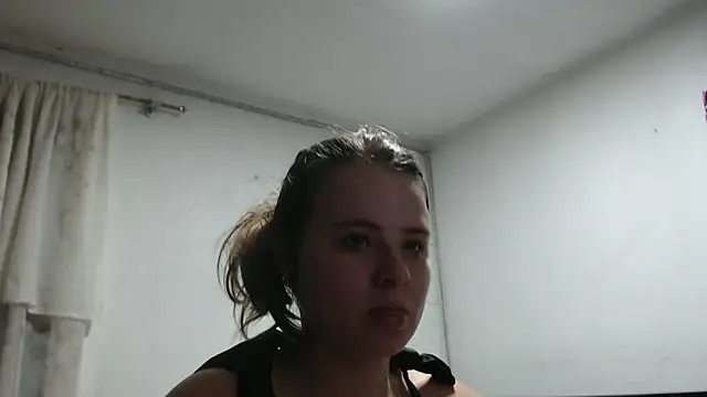 Snapshot of HellenMiyer1111 chatting on 09/17/25, 02:08 HellenMiyer1111 online show from 09/17/25, 02:08