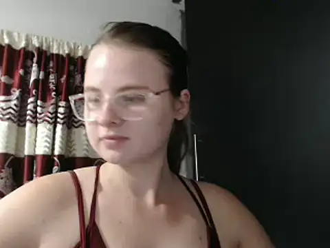 Snapshot of HellenMiyer1111 chatting on 03/13/25, 10:21 HellenMiyer1111 online show from 03/13/25, 10:21
