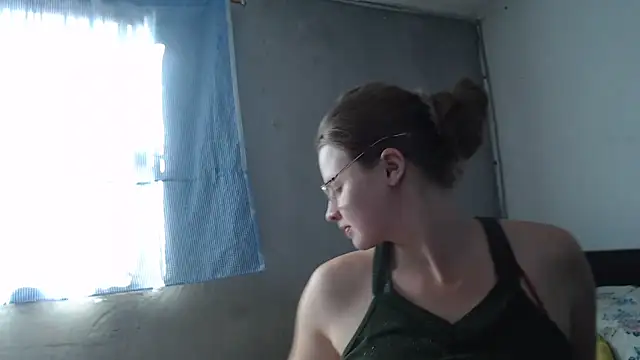 Snapshot of HellenMiyer1111 chatting on 03/02/25, 08:35 HellenMiyer1111 online show from 03/02/25, 08:35