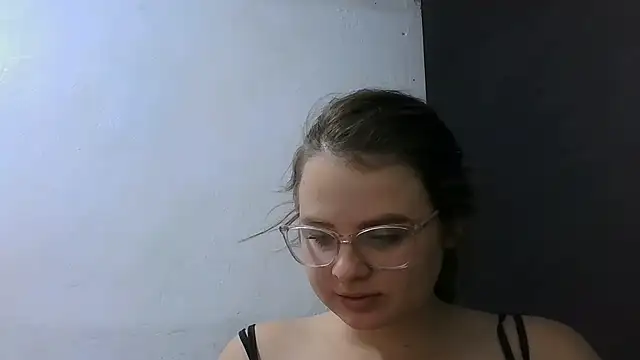 Snapshot of HellenMiyer1111 chatting on 07/04/26, 02:54 HellenMiyer1111 online show from 07/04/26, 02:54