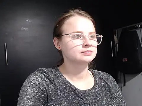 Snapshot of HellenMiyer1111 chatting on 02/14/25, 01:56 HellenMiyer1111 online show from 02/14/25, 01:56