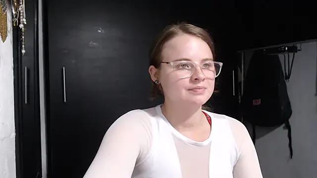 Snapshot of HellenMiyer1111 chatting on 02/24/25, 12:09 HellenMiyer1111 online show from 02/24/25, 12:09