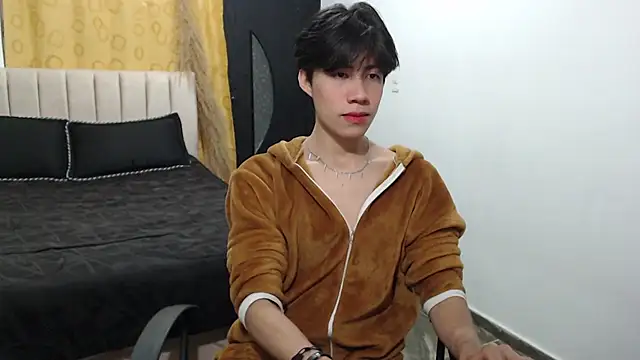 Snapshot of Elio-cam chatting on 12/06/24, 08:10 Elio-cam online show from 12/06/24, 08:10