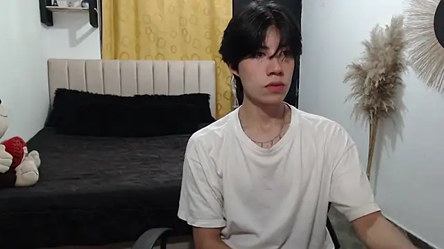 Snapshot of Elio-cam chatting on 02/19/26, 01:02 Elio-cam online show from 02/19/26, 01:02