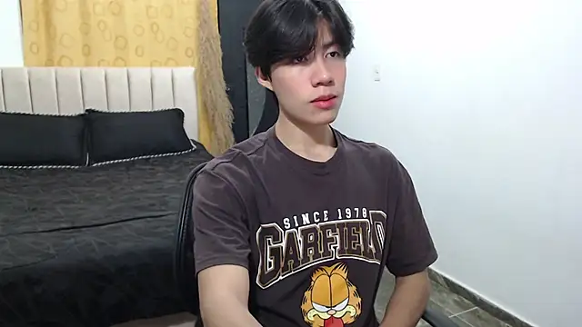 Snapshot of Elio-cam chatting on 12/25/24, 08:18 Elio-cam online show from 12/25/24, 08:18