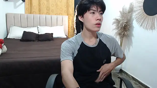 Elio-cam online show from 04/16/26, 07:09