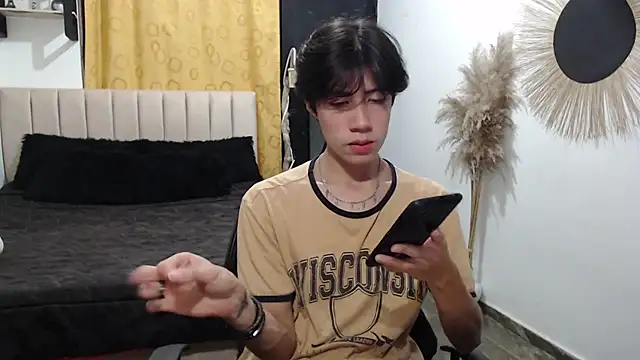 Snapshot of Elio-cam chatting on 02/17/26, 01:36 Elio-cam online show from 02/17/26, 01:36