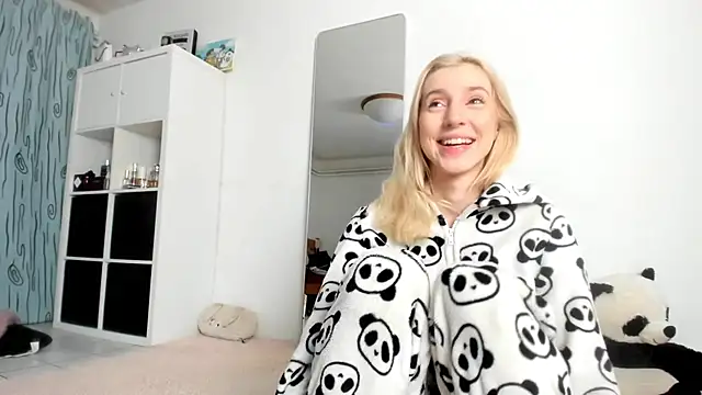 KenzieDawton online show from 11/06/25, 04:49